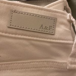 NWT White Abercrombie and Fitch jeans size 31/12